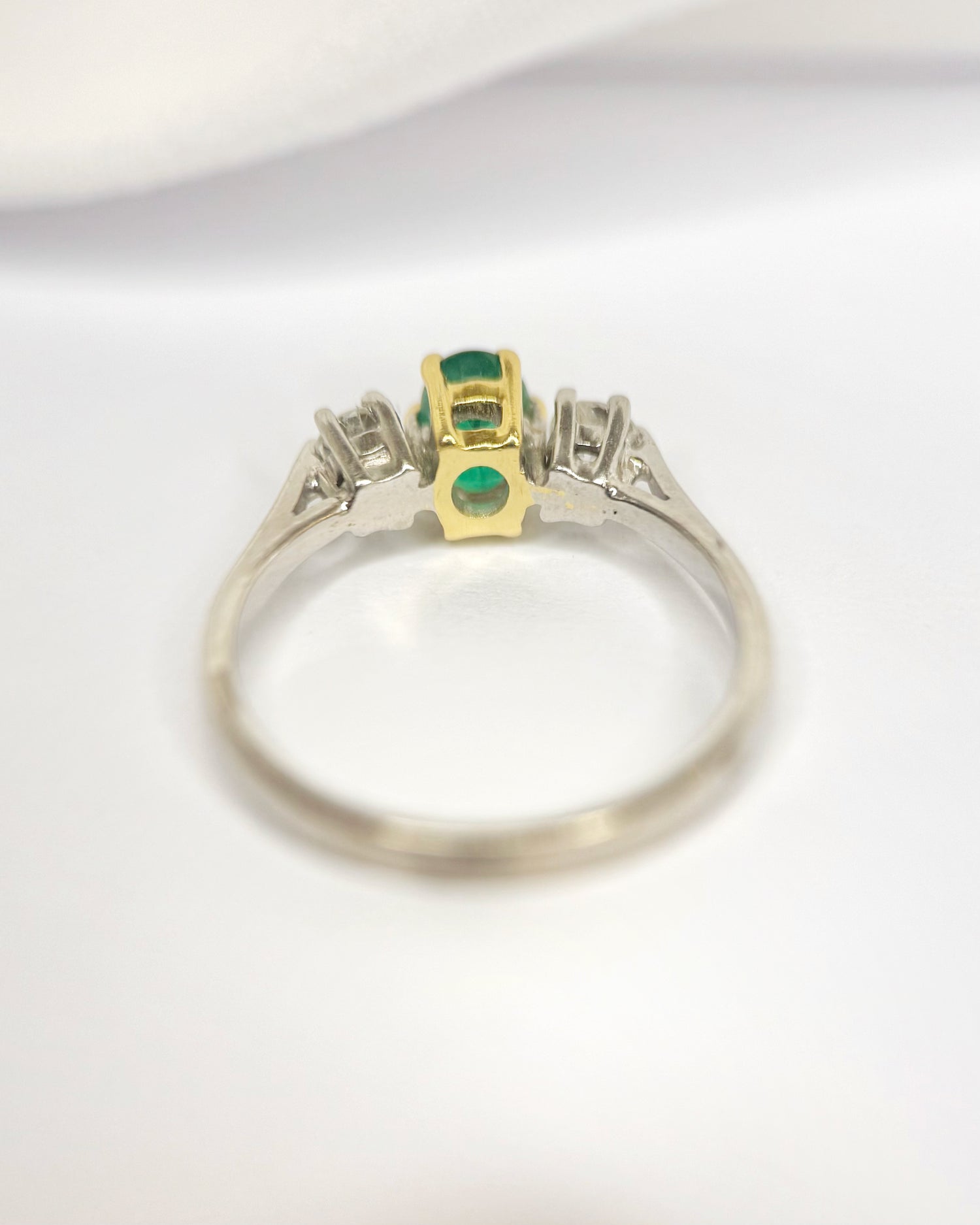 Bague Trilogie Émeraude 0.55 carat &amp; Diamants 0.26 carat "Nil"