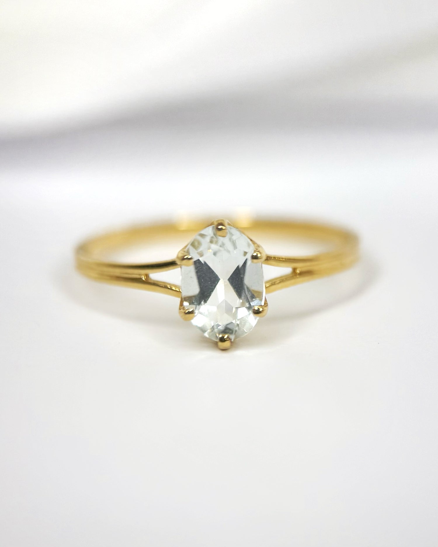 0.80-carat Aquamarine Solitaire Ring "Billie"