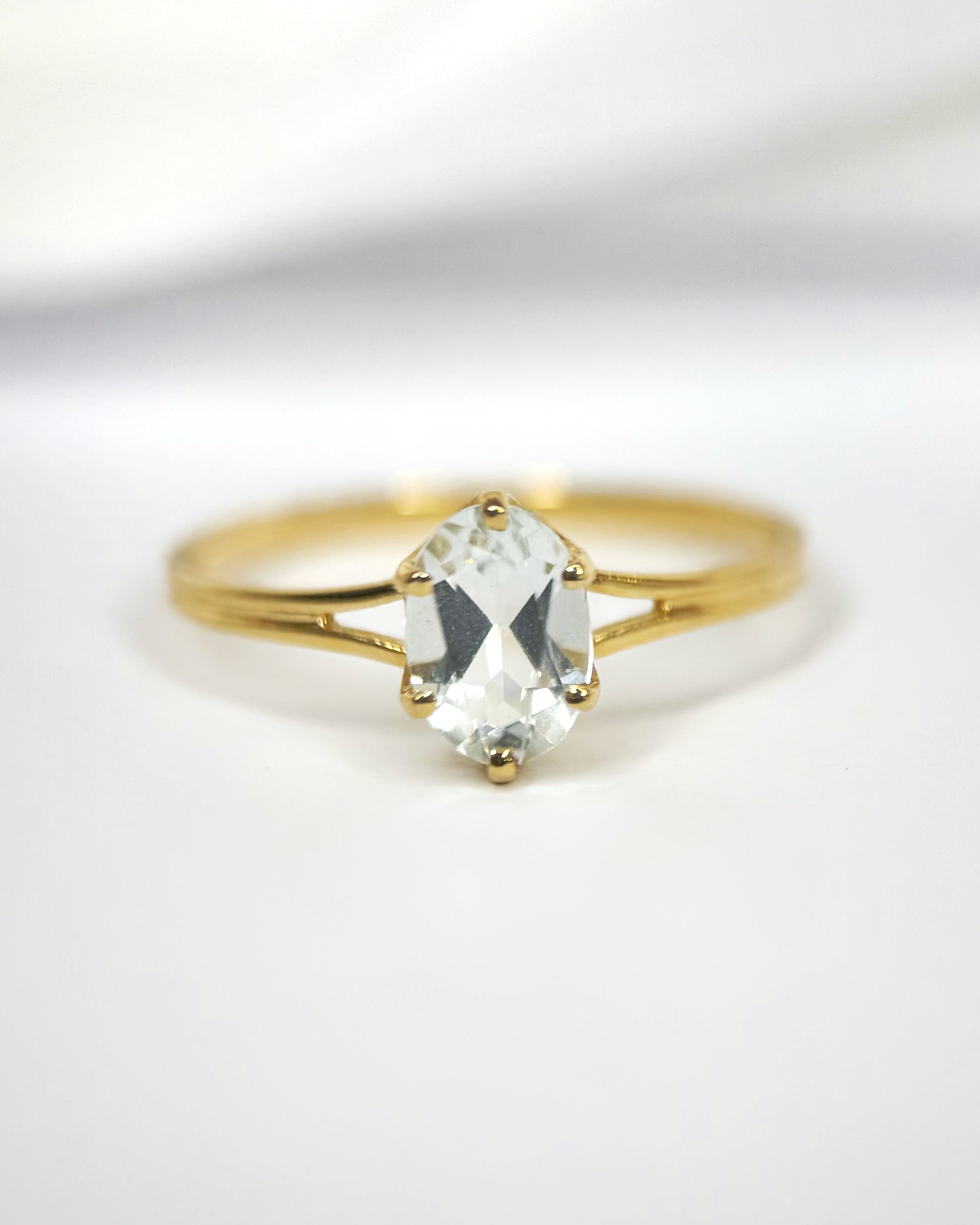 0.80-carat Aquamarine Solitaire Ring "Billie"