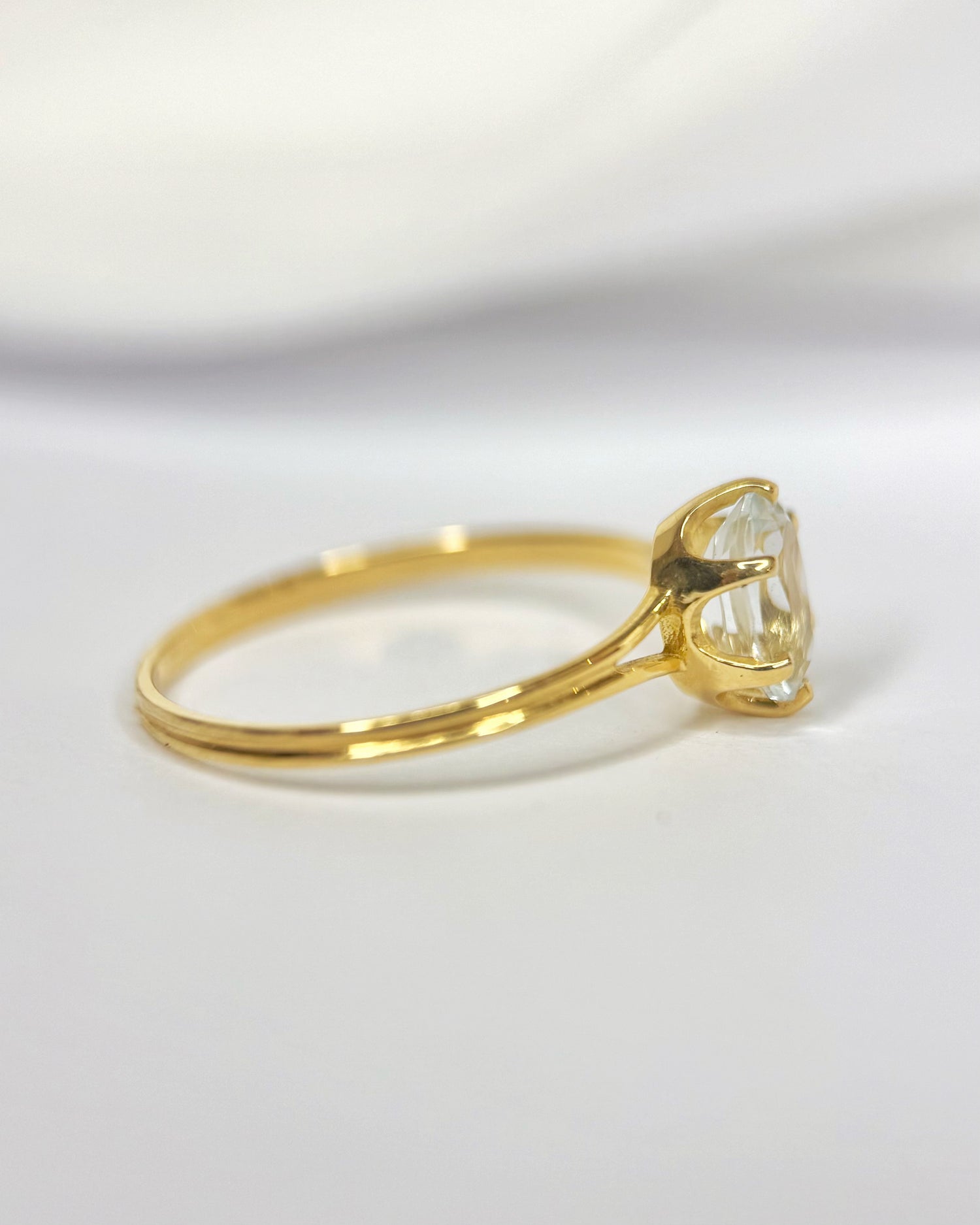 0.80-carat Aquamarine Solitaire Ring "Billie"