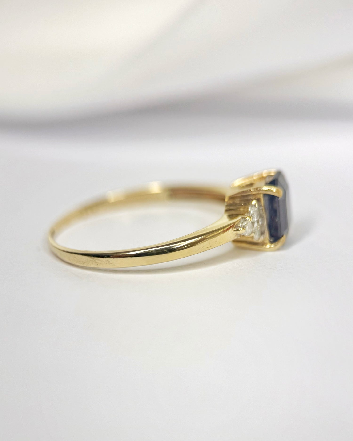 1.20-carat Chatoyant Sapphire &amp; Diamond Trilogy Ring "Louanne"