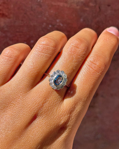 Anillo margarita de zafiro de 0,77 quilates y diamantes de 0,24 quilates «Solène»