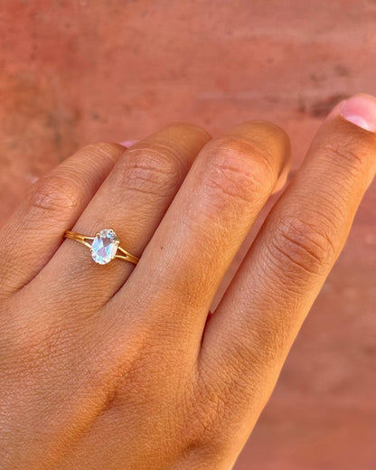 0.80-carat Aquamarine Solitaire Ring "Billie"