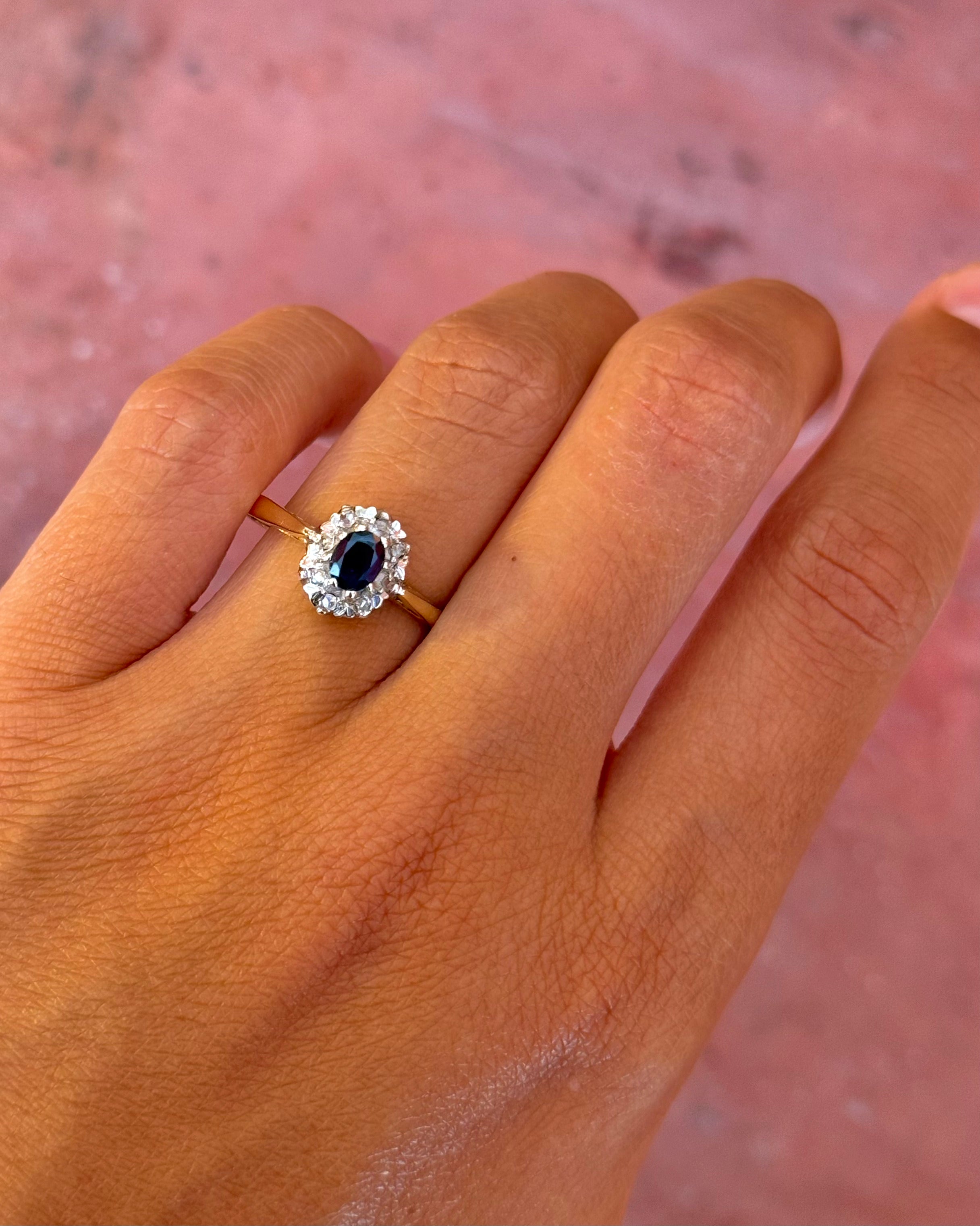 0.52-Carat Sapphire &amp; Diamond Daisy Ring "Cléa"