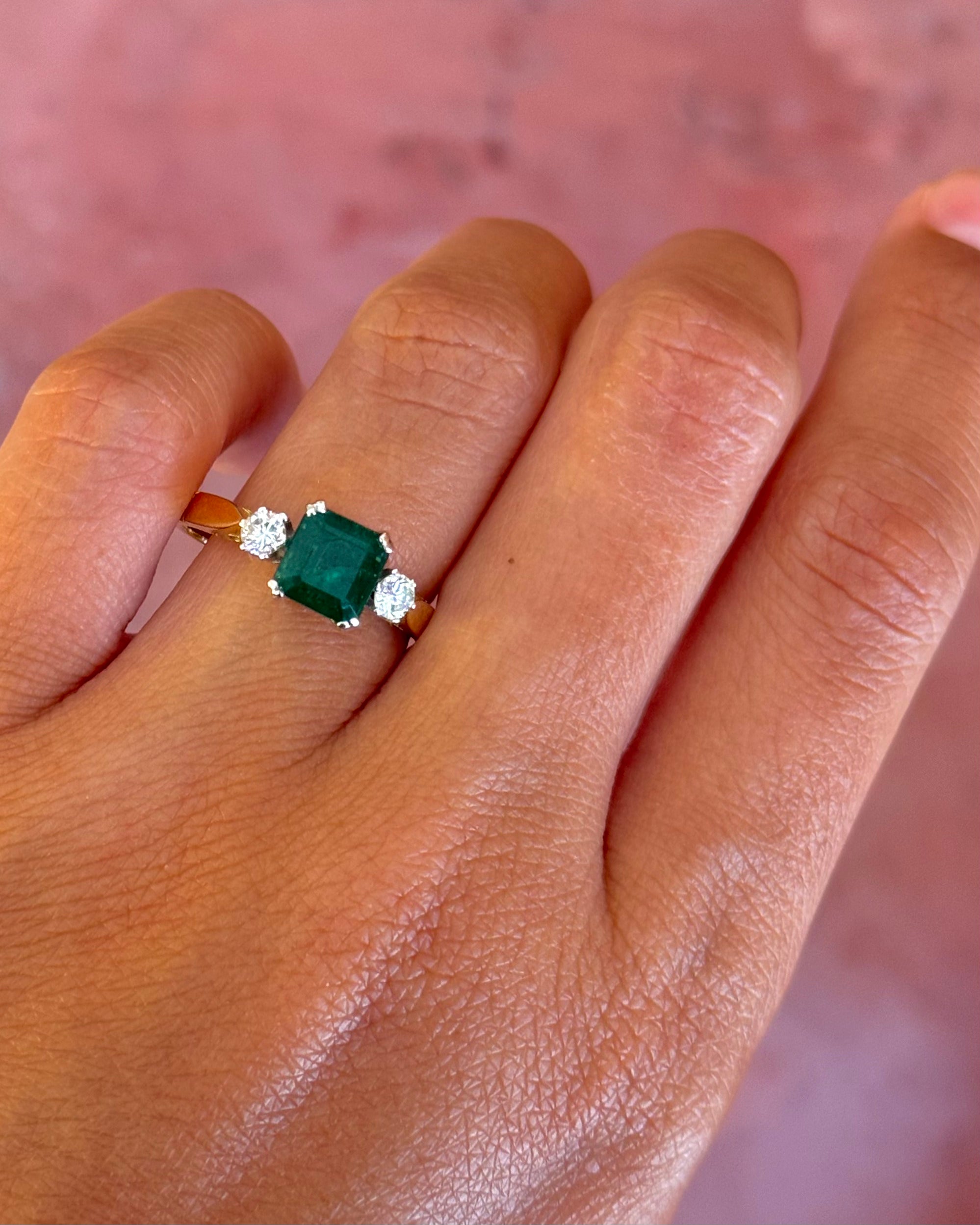 1.04-carat Emerald &amp; 0.20-carat Diamond Trilogy Ring "Léa"