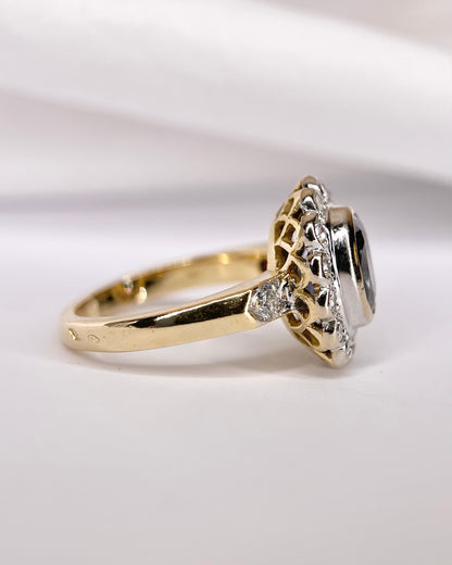 “Séverine” 3.51-carat Cornflower sapphire Marguerite ring &amp; 0.48-carat diamonds, 7.15g
