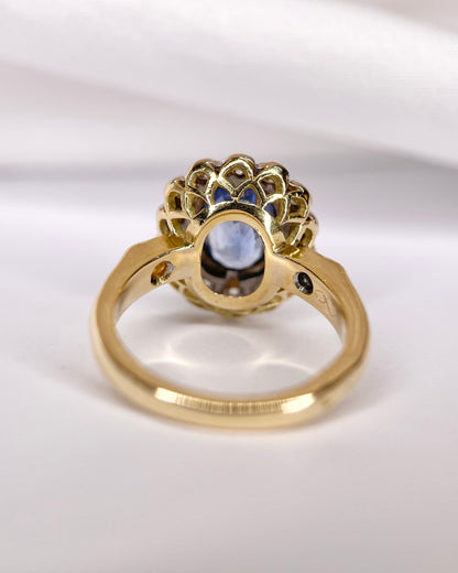 “Séverine” 3.51-carat Cornflower sapphire Marguerite ring &amp; 0.48-carat diamonds, 7.15g