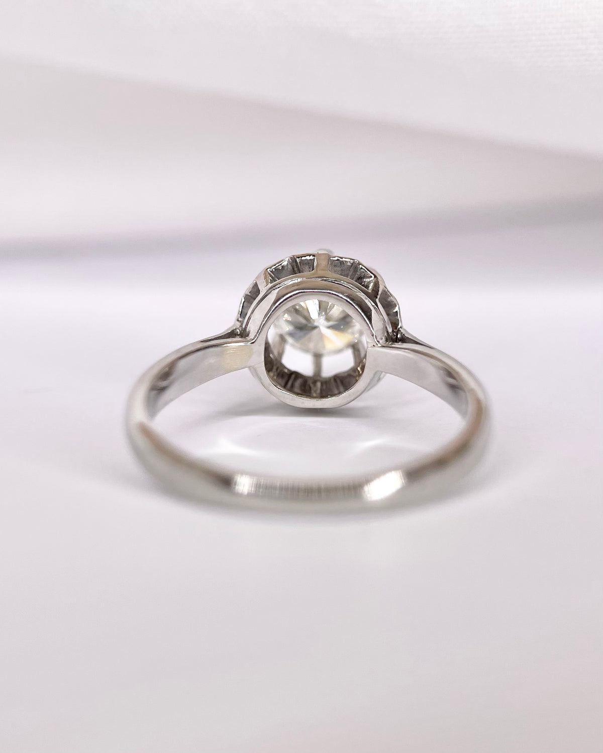 Anillo solitario art déco con diamante de 0.81 quilates, color G y pureza VVS1, «Célia»