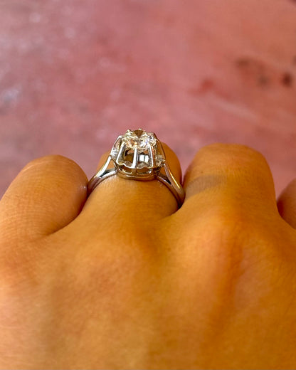 Anillo solitario art déco con diamante de 0.81 quilates, color G y pureza VVS1, «Célia»
