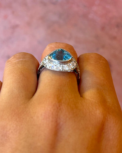 Anillo de estilo art déco con aguamarina de 3.88 quilates y diamantes de 0.49 quilates «Ariette»