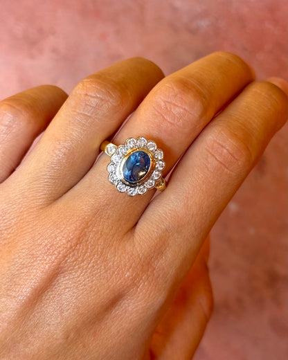 “Séverine” 3.51-carat Cornflower sapphire Marguerite ring &amp; 0.48-carat diamonds, 7.15g