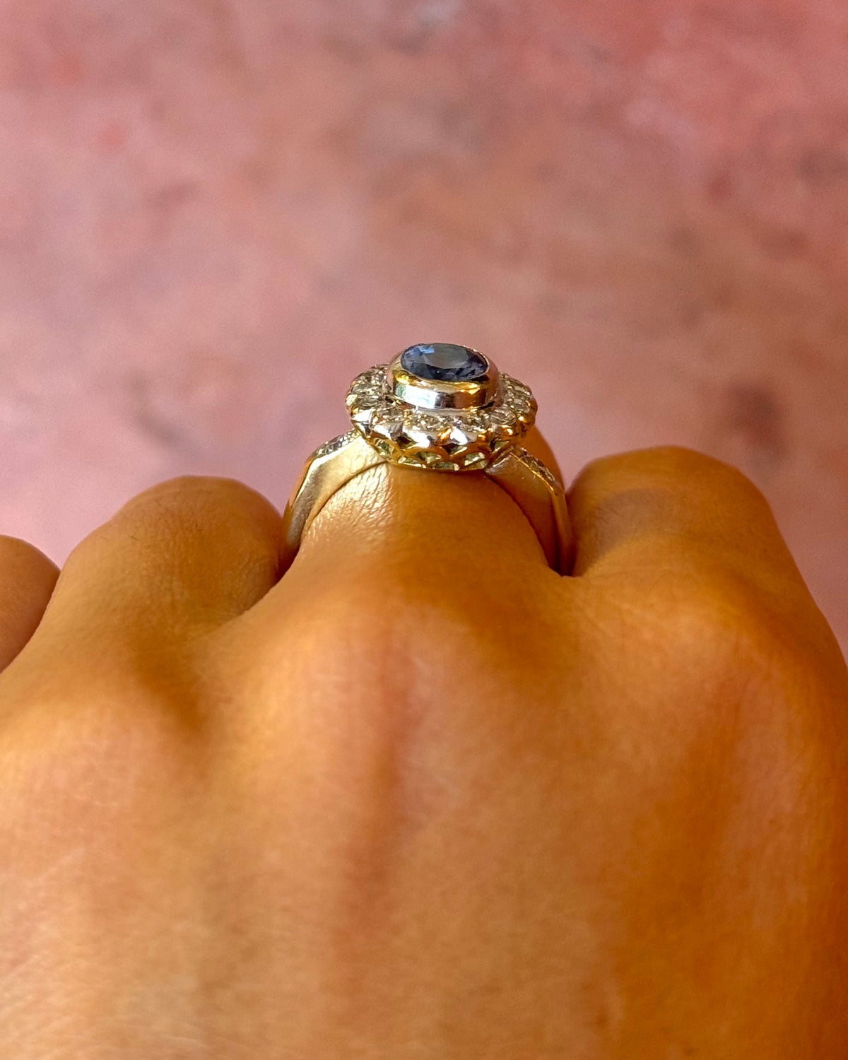 “Séverine” 3.51-carat Cornflower sapphire Marguerite ring &amp; 0.48-carat diamonds, 7.15g