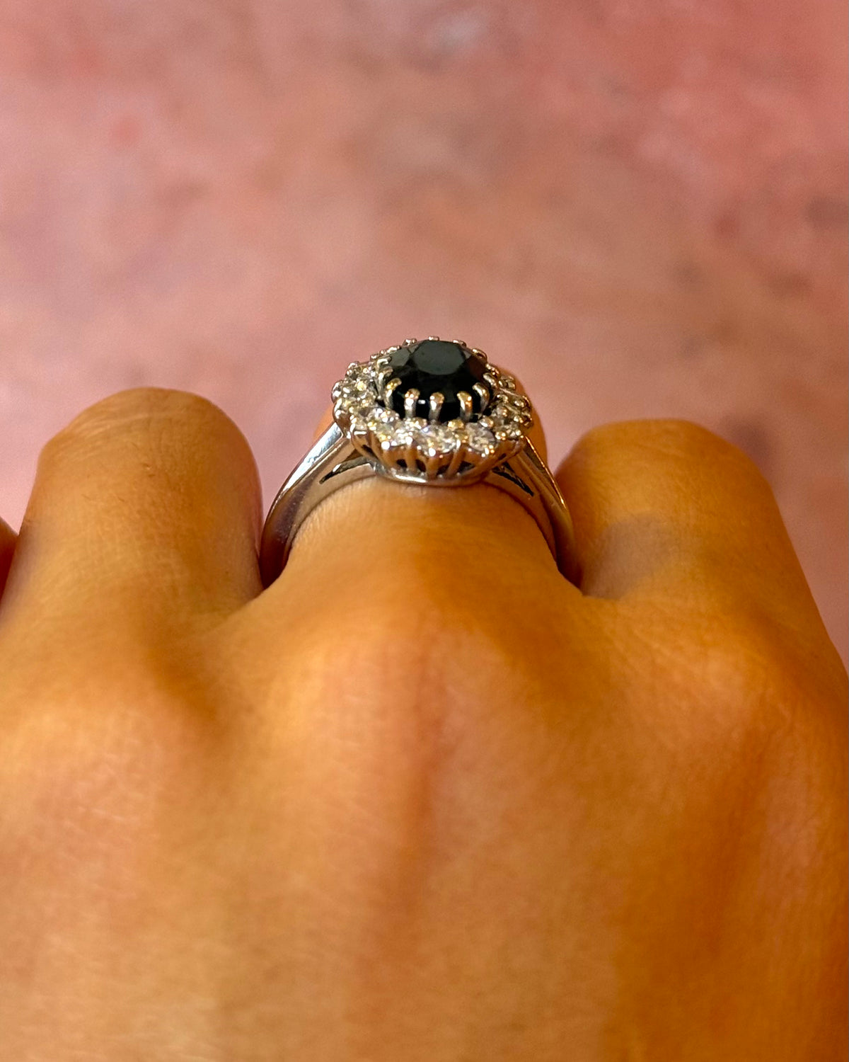 Anillo Margarita de zafiro de 2.50 quilates y diamantes de 0.98 quilates, 6,83 g «Jessica»