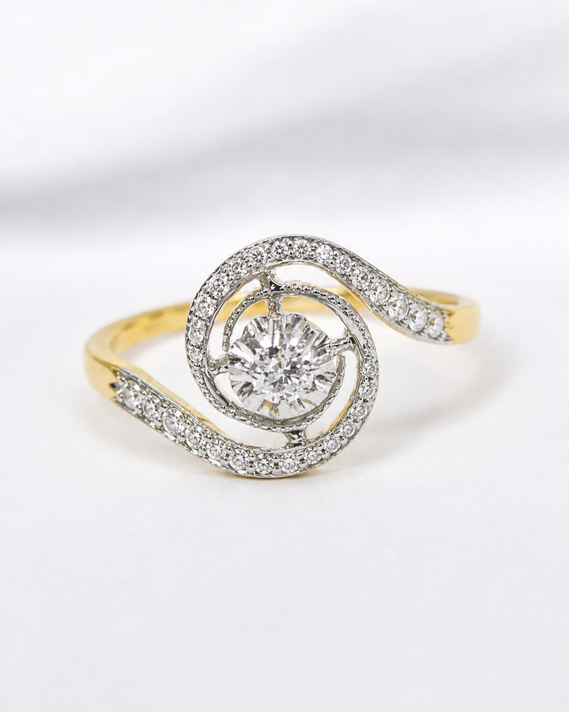 Anillo Art Déco de espiral con diamantes «Amina»