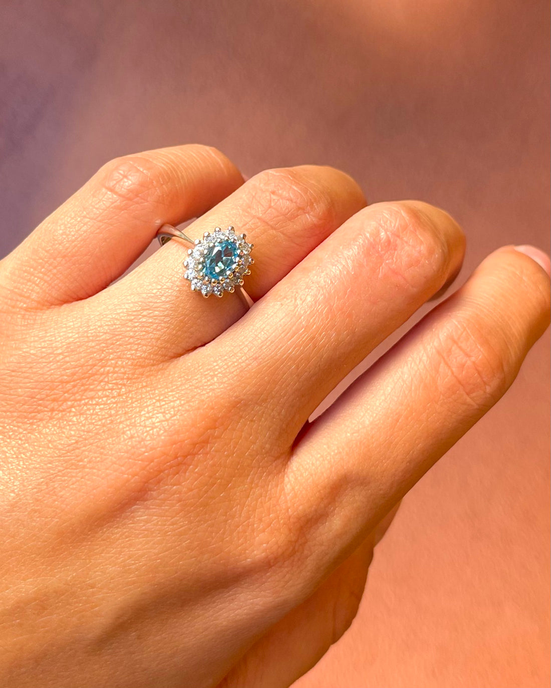 Bague Marguerite Topaze Swiss Blue 0.89 carat &amp; Diamants 0.32 carat "Linda"