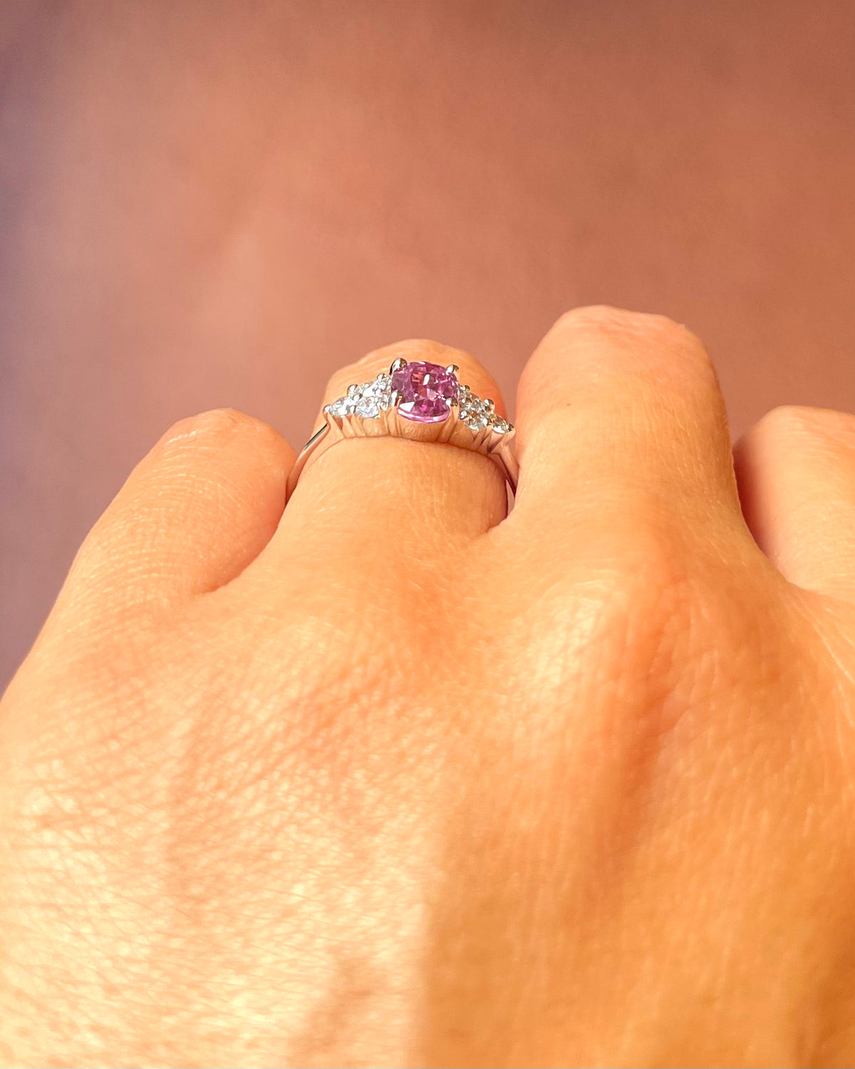 Bague Trilogie Saphir Rose 0.99 carat &amp; Diamants 0.30 carat "Rosalia"