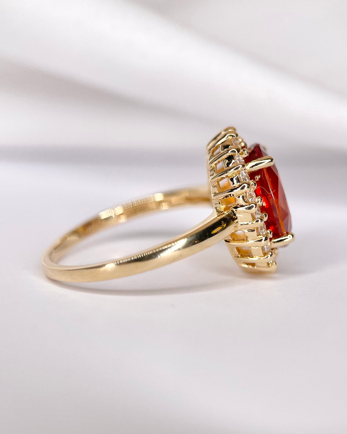 Bague Marguerite Saphir Orange 3.25 carats &amp; Diamants 0.27 carat 4,14g "Elise"