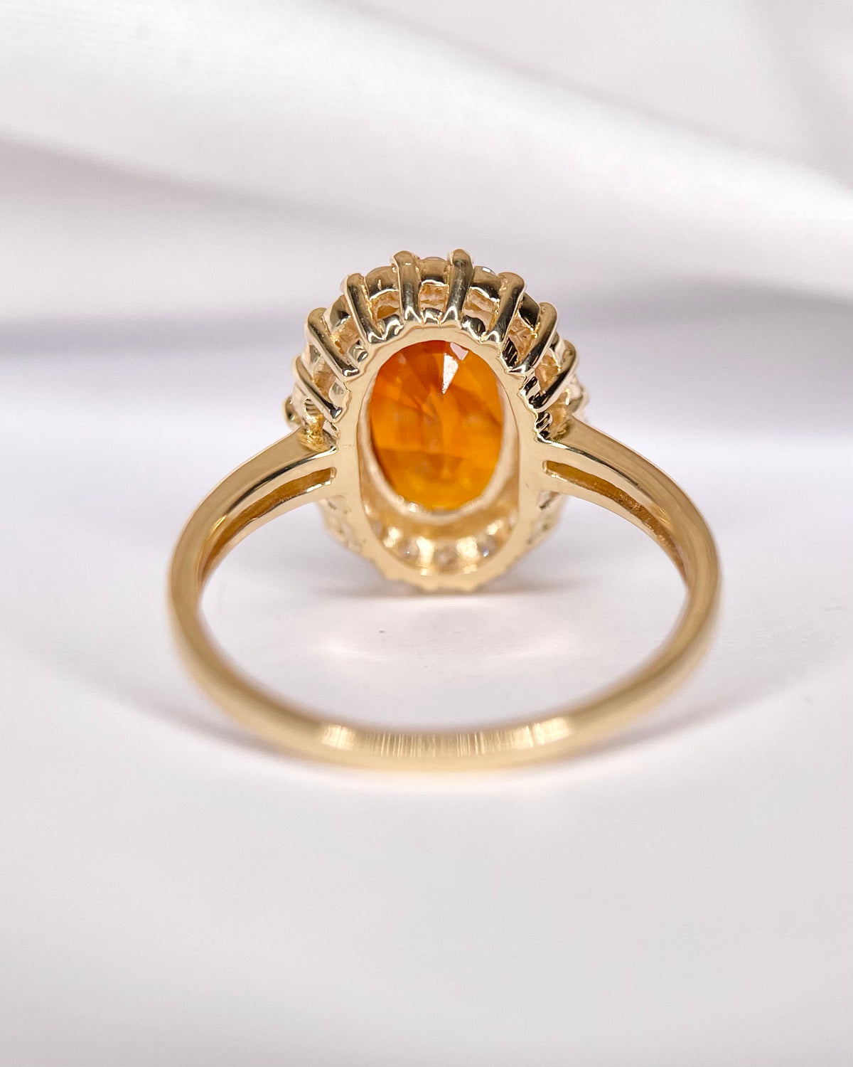 Bague Marguerite Saphir Orange 3.25 carats &amp; Diamants 0.27 carat 4,14g "Elise"