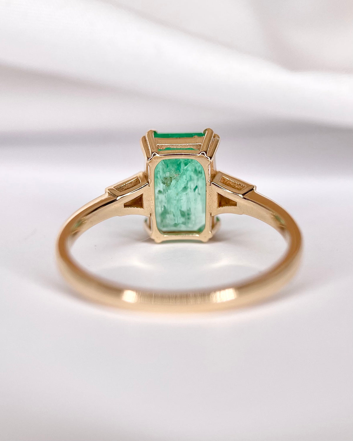 Bague Trilogie Émeraude Colombienne 2.40 carats &amp; Diamants "Alisée"