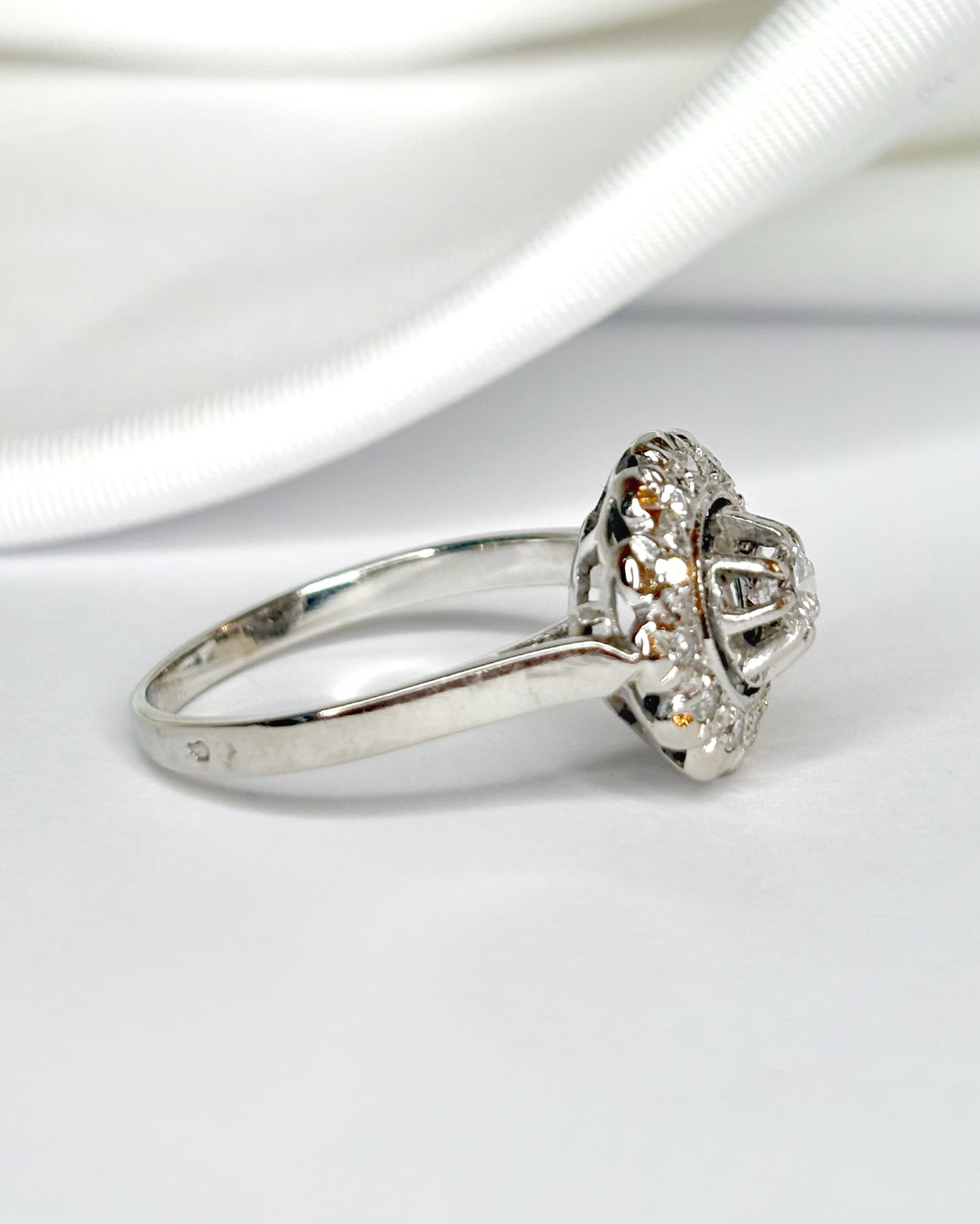 Bague Marguerite Diamants 0.27 carat "Cassandre"