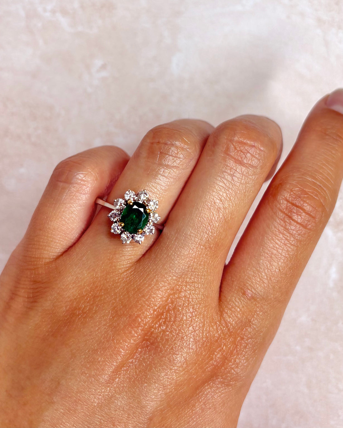 Bague Marguerite Émeraude 0.90 carat &amp; Diamants 0.50 carat "Amanda"