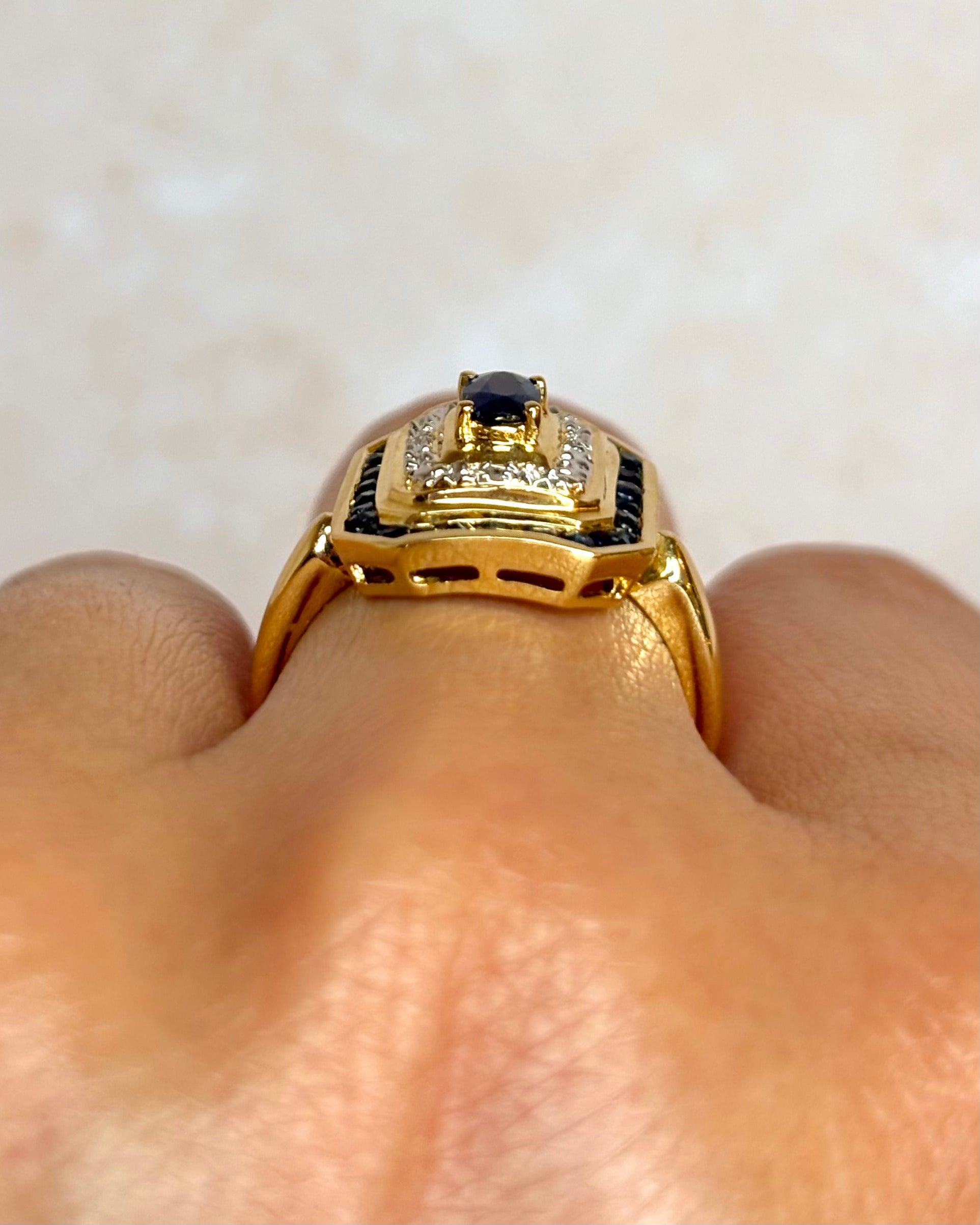 Bague Style Art-Déco Saphir 0.97 carat, Diamants &amp; Or 4,1g "Abigaelle"