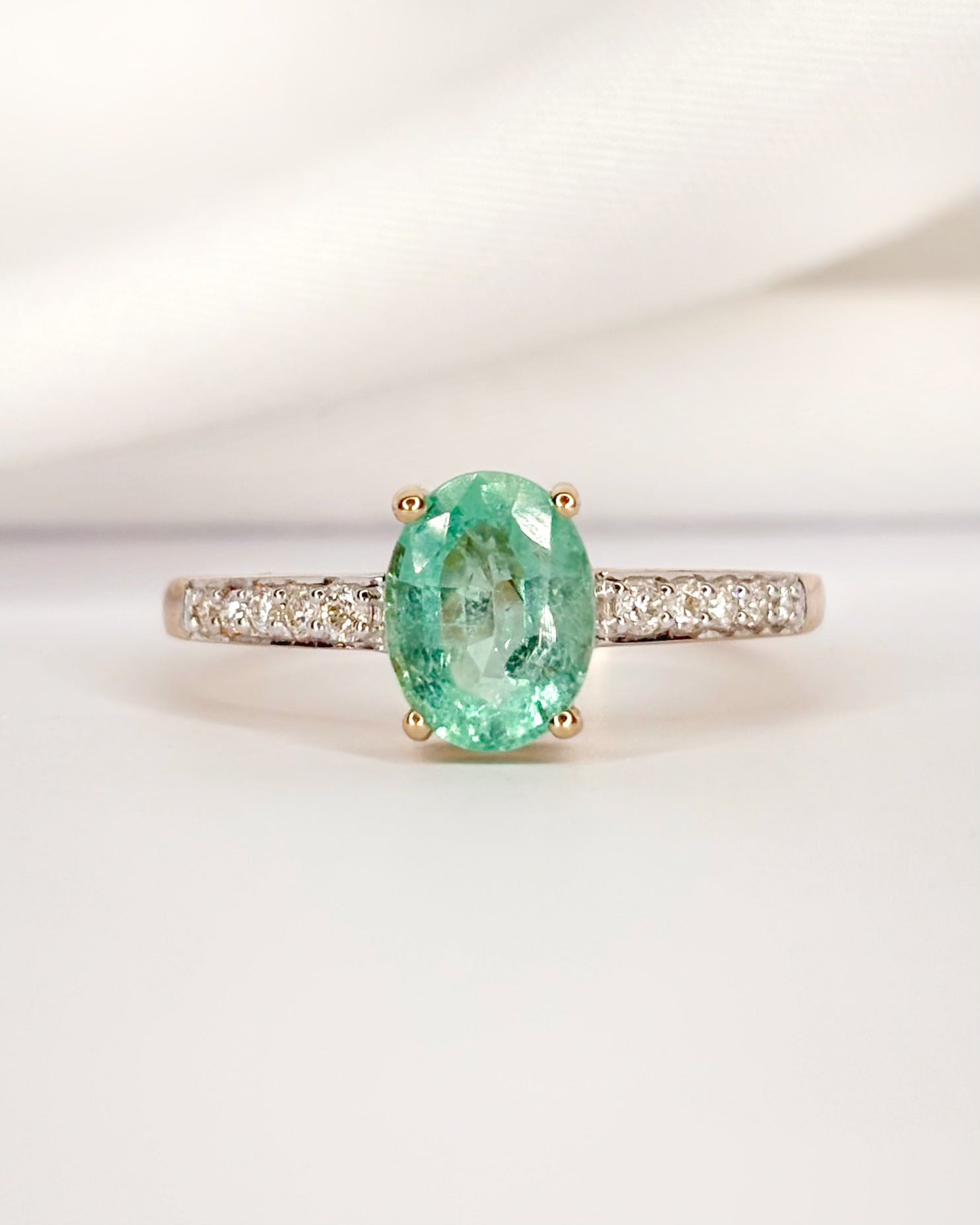 Bague Solitaire Émeraude 1.30 carat &amp; Diamants "Safina"