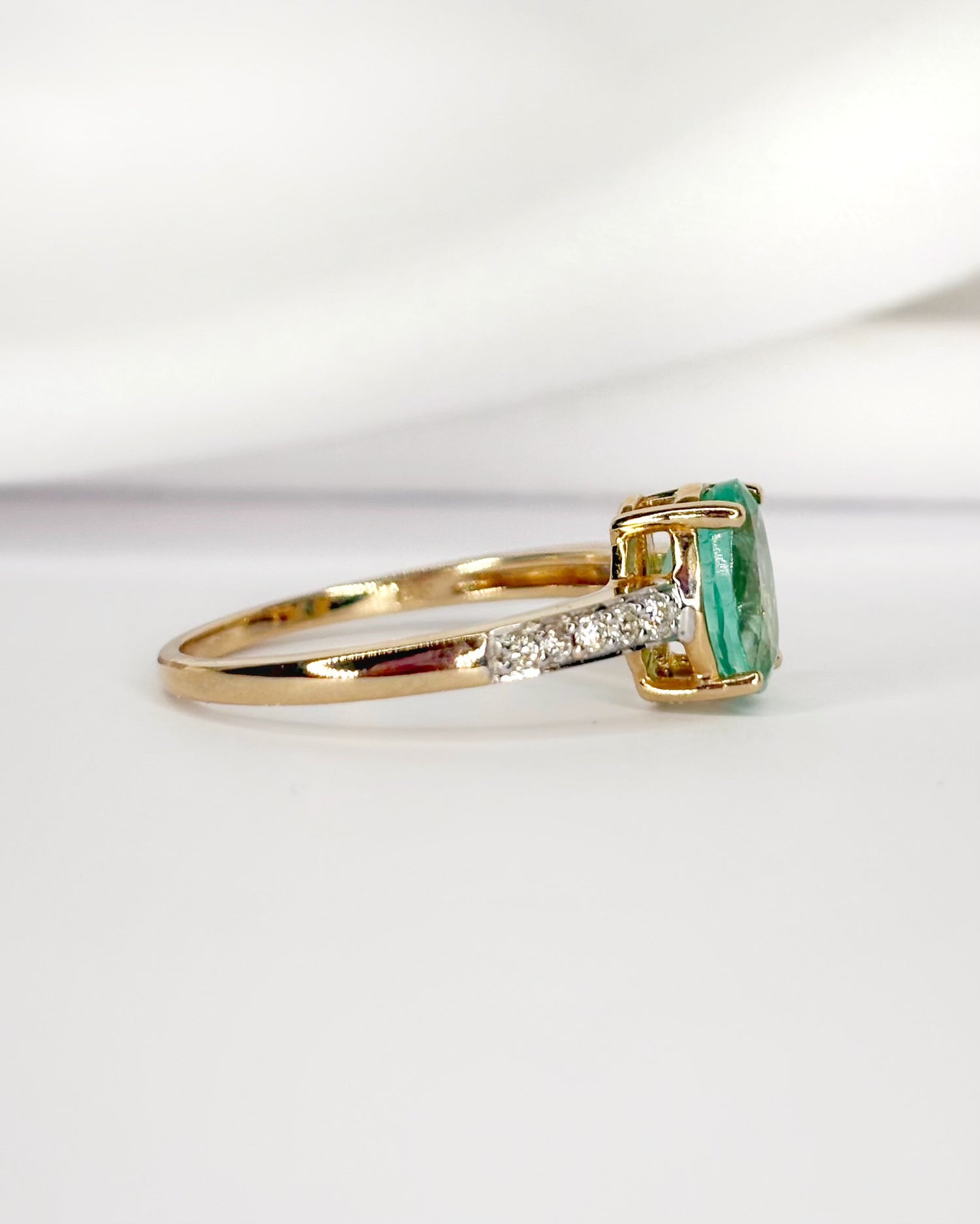 Bague Solitaire Émeraude 1.30 carat &amp; Diamants "Safina"
