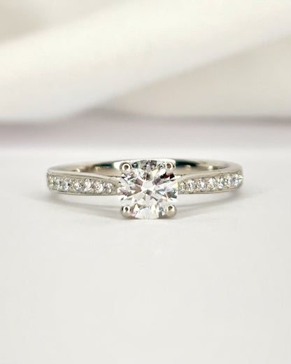 Anillo solitario con diamantes de 0,74 quilates "Erina"