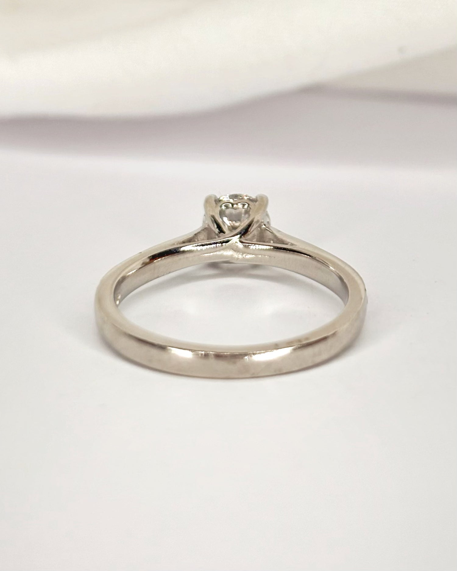 Anillo solitario con diamantes de 0,74 quilates "Erina"