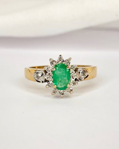 Emerald &amp; Diamond Daisy Ring "Donna"