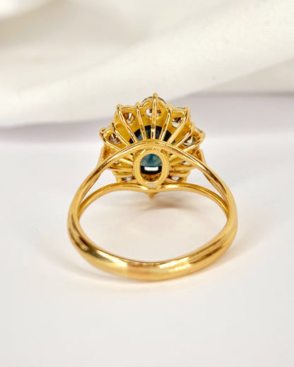 Anillo Marguerite Zafiro 3.90 quilates, Diamantes 0.90 quilate y Oro 5.88g "Adélie"