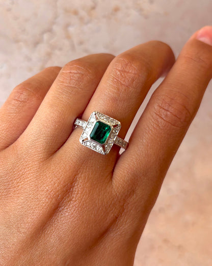 Anillo estilo Art Déco con esmeralda de 0,90 quilates y diamantes de 0,50 quilates "Viviana"