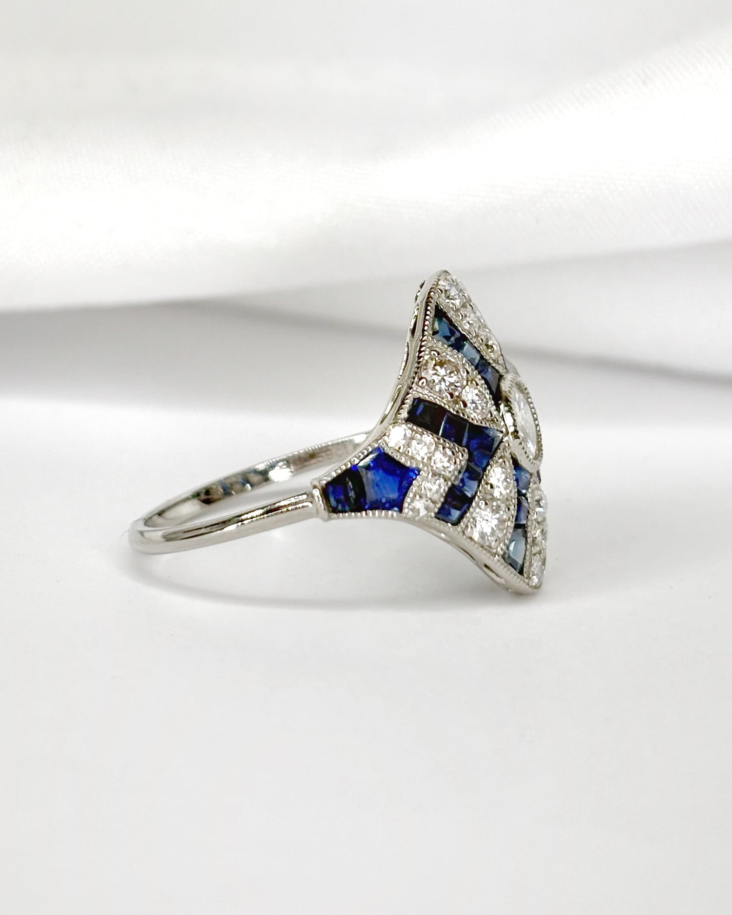 Bague Style Art-Déco Saphirs 0.40 carat &amp; Diamants 0.86 carat "Cécile"