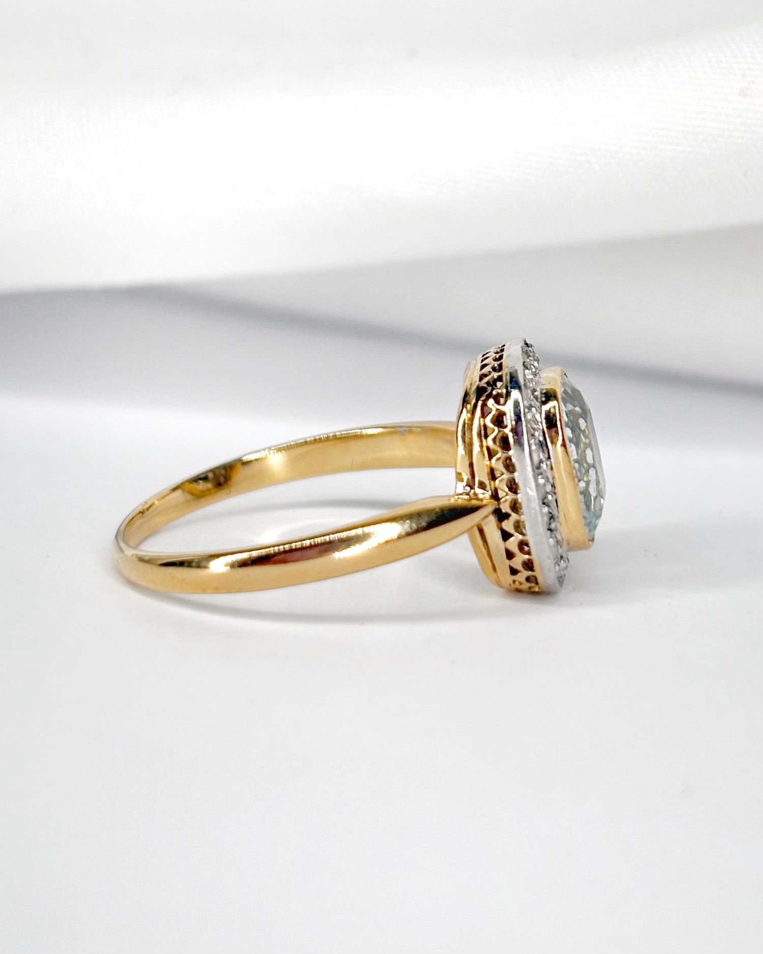 Anillo Art Déco Aguamarina 1.15 quilates y 20 diamantes "Ludivine"