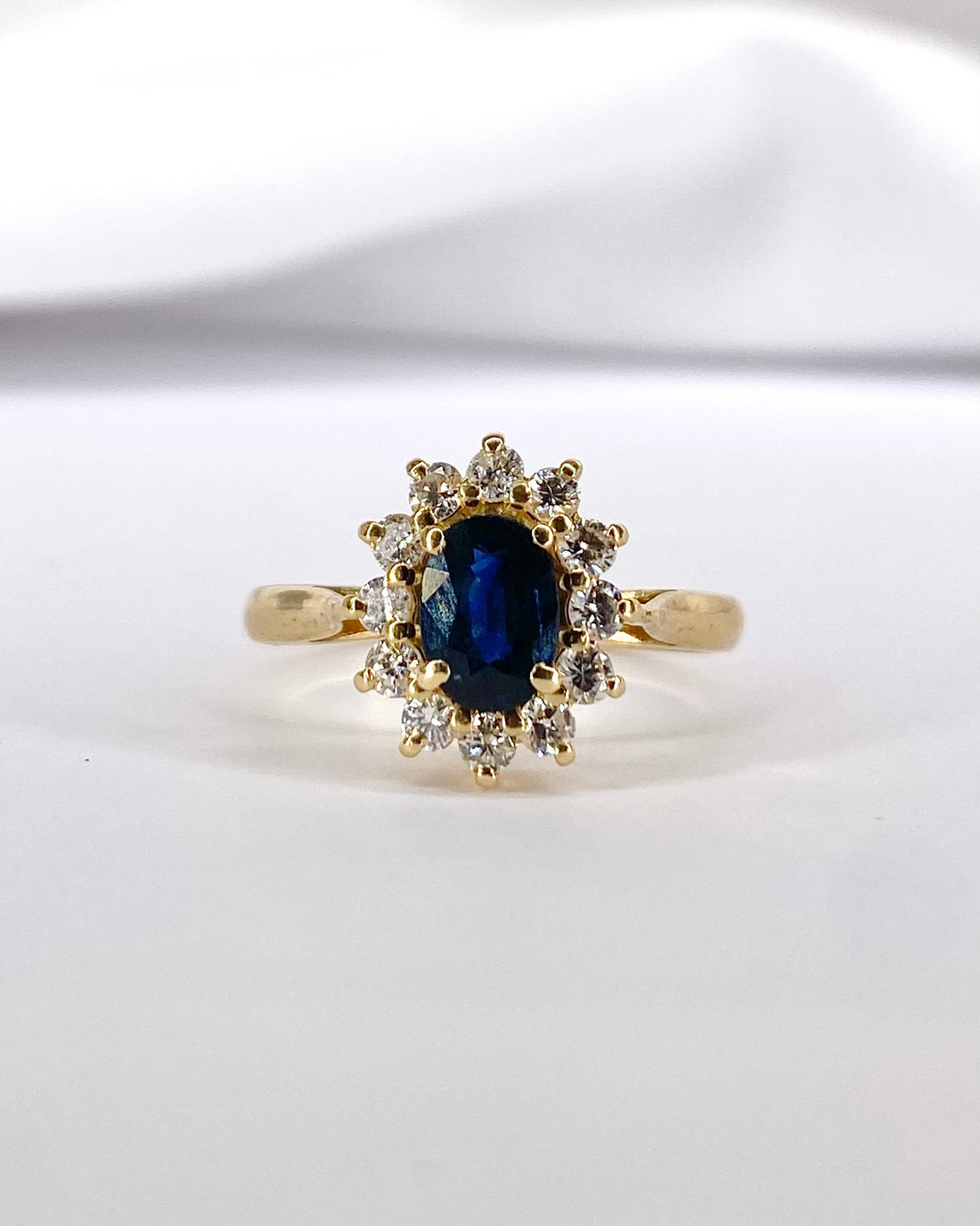 Bague Marguerite Saphir 0.80 carat &amp; Diamant 0.48 carat "Milie" - Elliade Paris