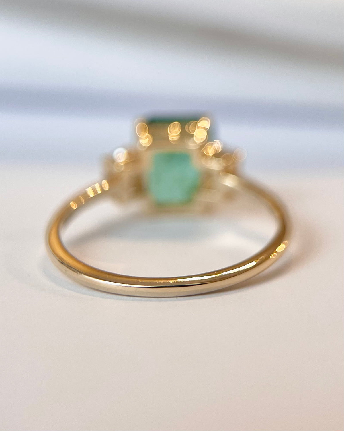 Bague Trilogie Émeraude 1.90 carat &amp; Diamants 0.40 carat "Ophélie"