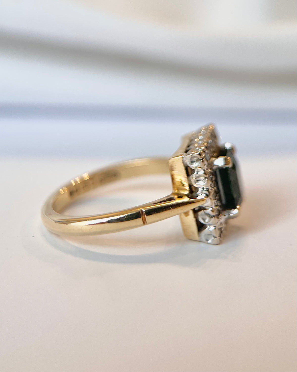 Anillo Margarita con zafiro verde de 1.20 quilates y diamantes de 0.24 quilates, 4,99 g «Maelle»