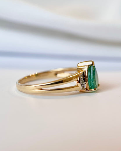 Bague Trilogie Émeraude 0.85 carat &amp; Diamants "Camilla"