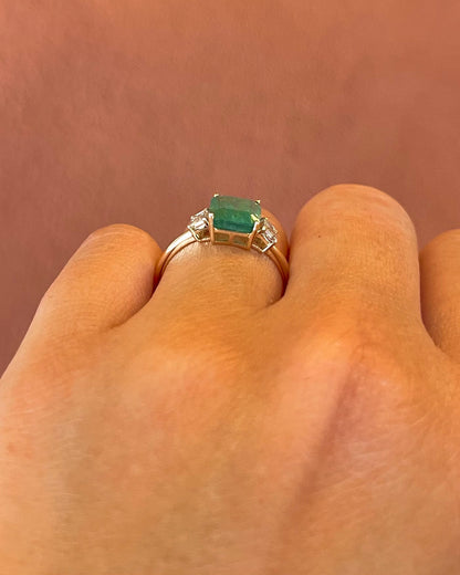 Bague Trilogie Émeraude 1.90 carat &amp; Diamants 0.40 carat "Ophélie"