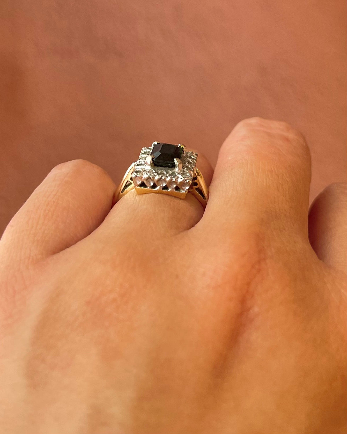 Anillo Margarita con zafiro verde de 1.20 quilates y diamantes de 0.24 quilates, 4,99 g «Maelle»