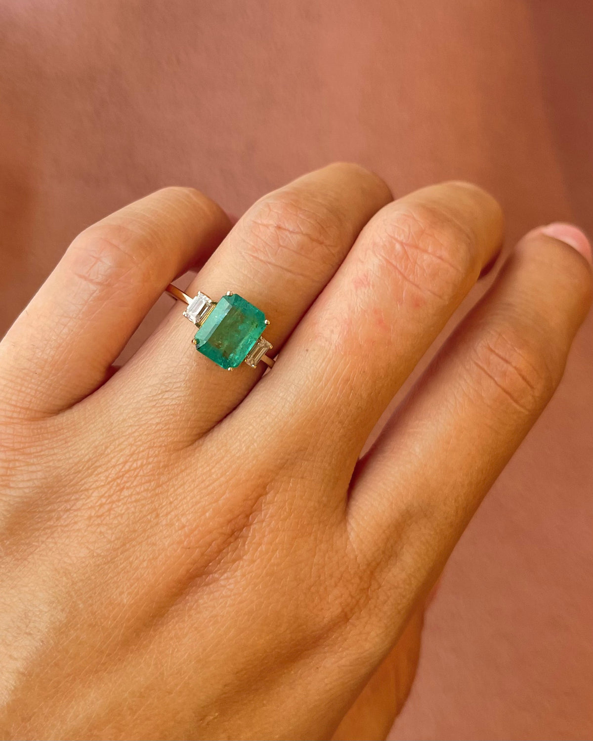 Bague Trilogie Émeraude 1.90 carat &amp; Diamants 0.40 carat "Ophélie"