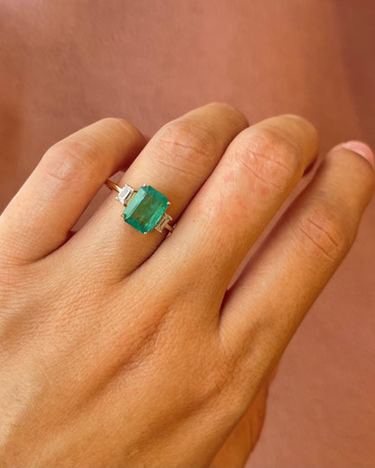 Bague Trilogie Émeraude 1.90 carat &amp; Diamants 0.40 carat "Ophélie"