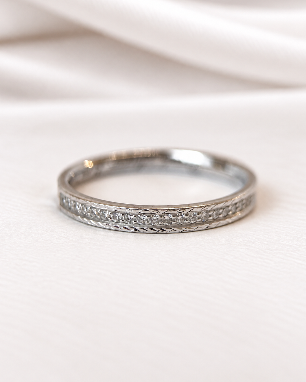 Demi-Alliance Diamants 0.27 carat 2mm "Colette"
