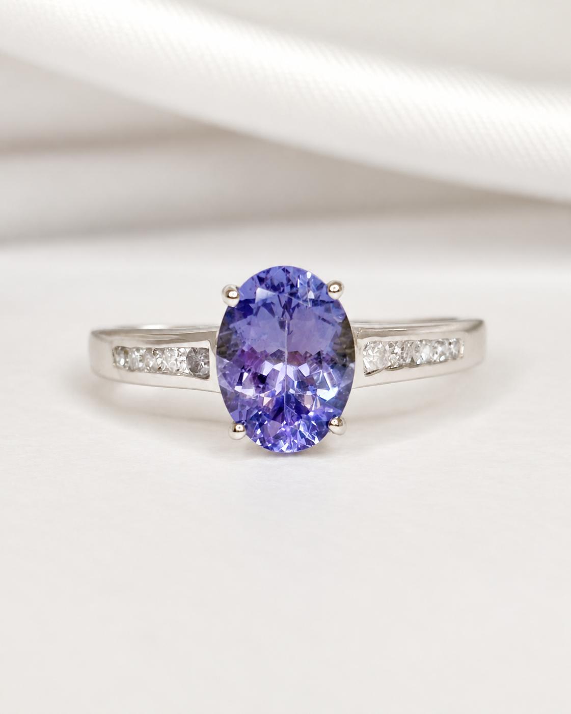Bague Solitaire Tanzanite 1.80 carat &amp; Diamants 0.29 carat "Polly"