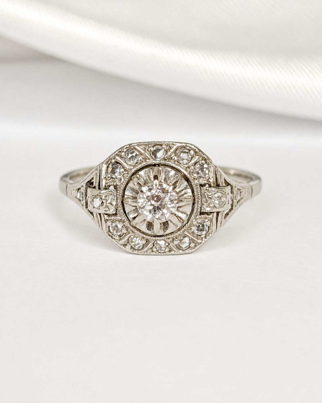 Anillo Art Déco de diamantes de 0,36 quilates "Maurine"