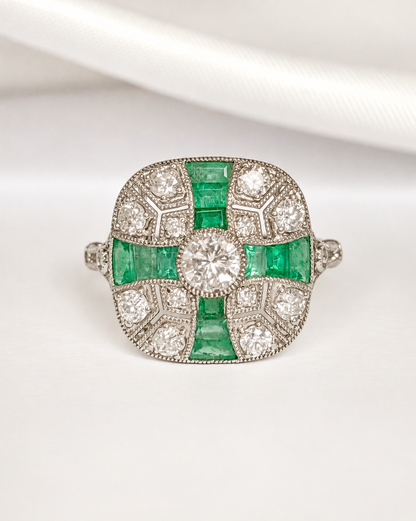 Anillo de estilo Art Déco con esmeraldas de 0,45 quilates y diamantes de 0,82 quilates «Aliénor»