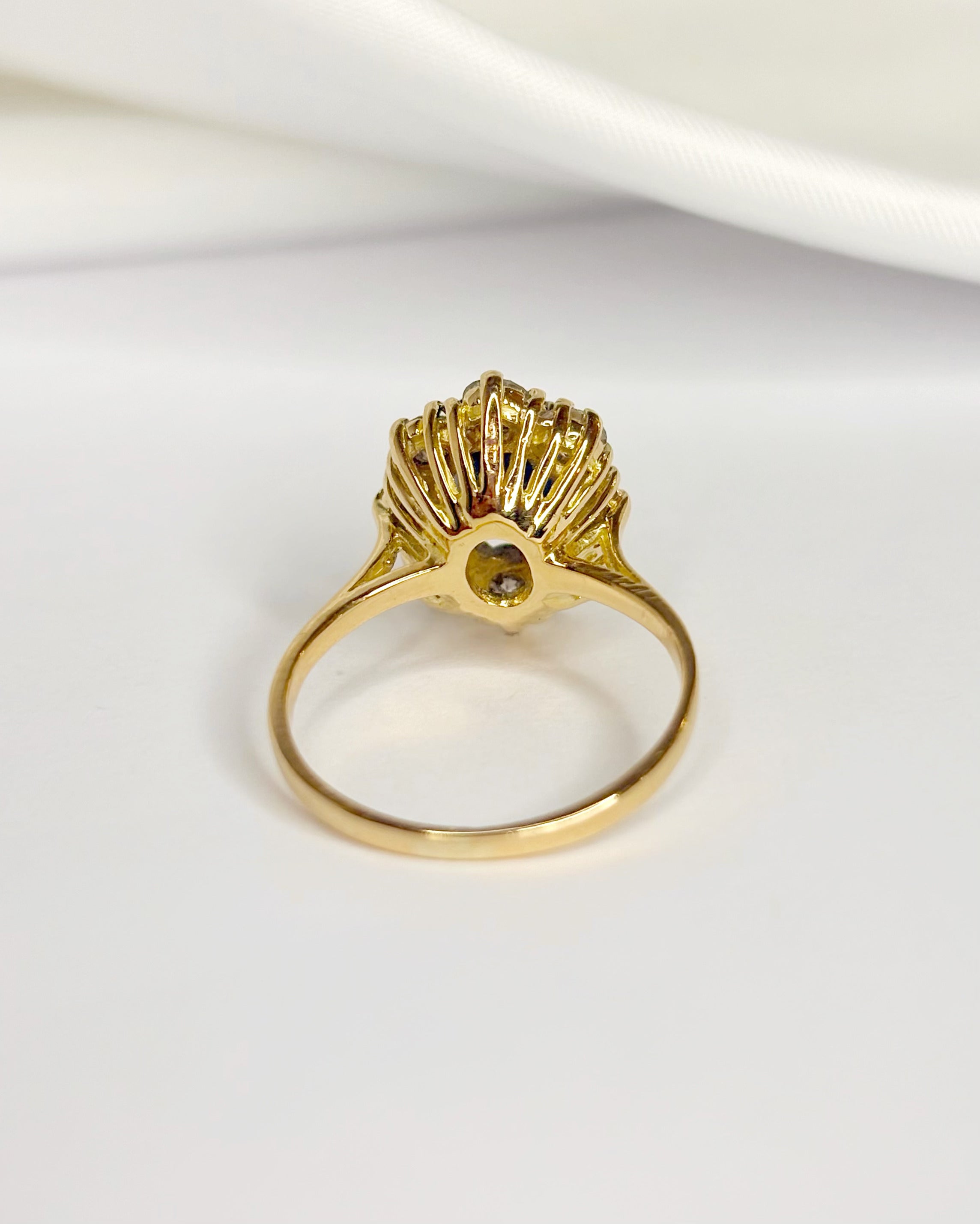 Bague Marguerite Saphir 1.60 carat &amp; Diamants 0.80 carat "Laurence"