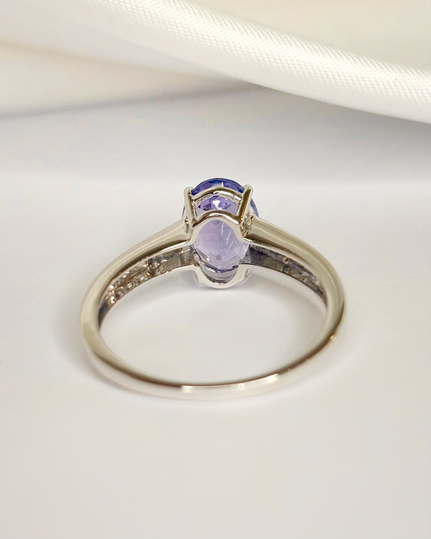 Bague Solitaire Tanzanite 1.80 carat &amp; Diamants 0.29 carat "Polly"