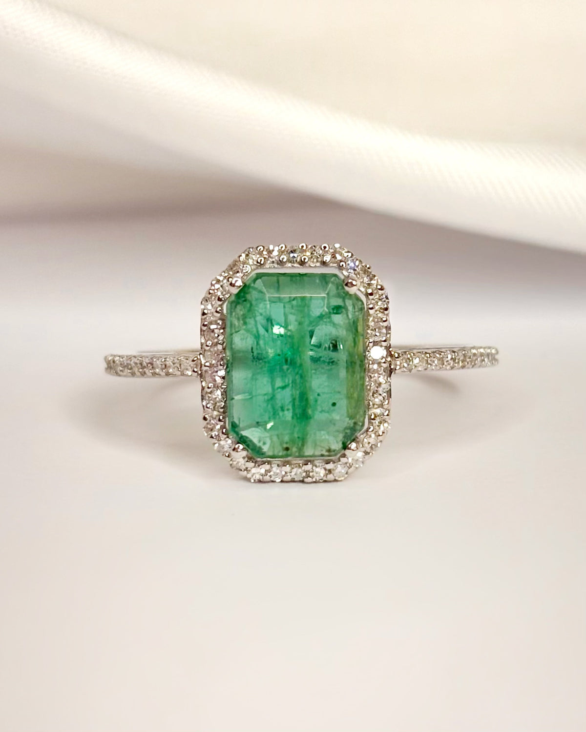 Bague Style Art-Déco Émeraude 1.12 carat &amp; Diamants 0.30 carat "Andressa"